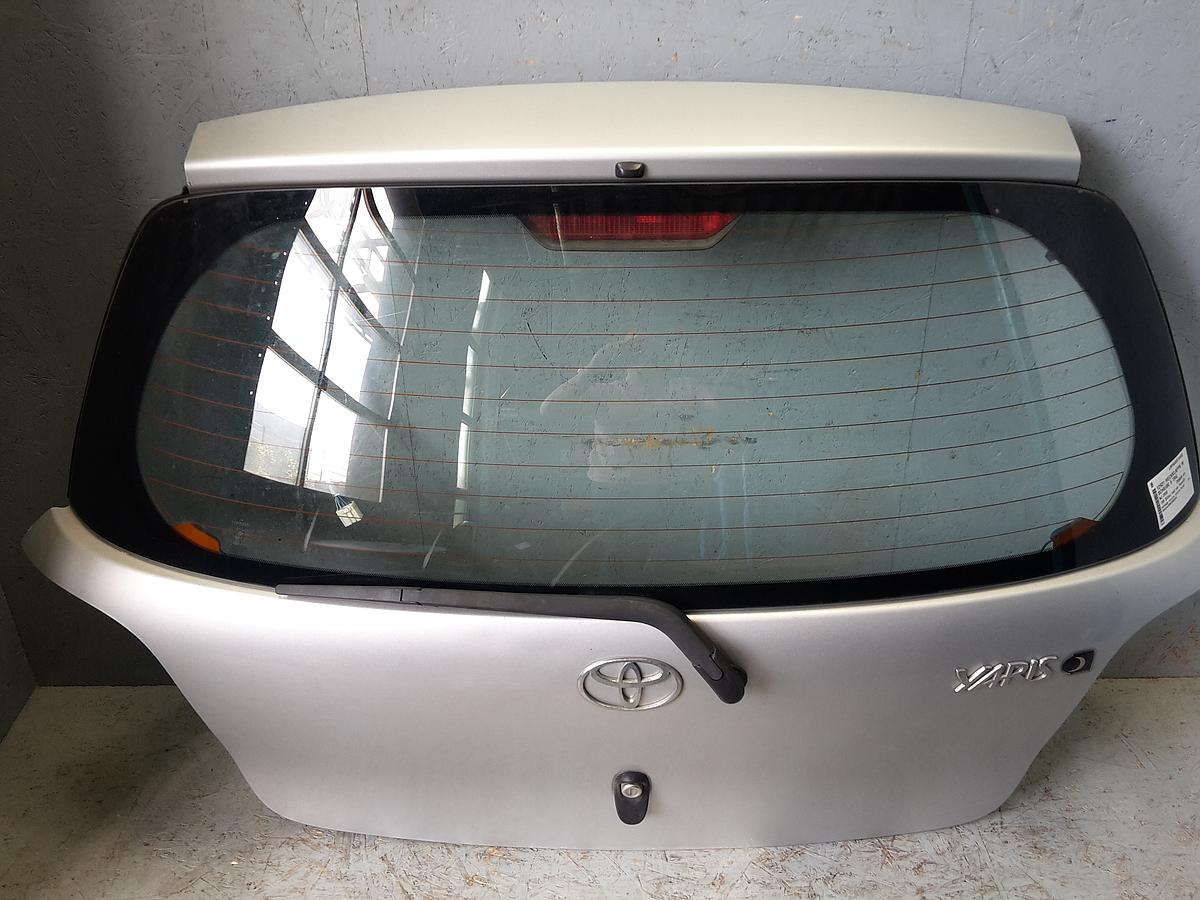 Toyota Yaris P1 orig Heckklappe mit Scheibe 199 Silber met vor Facelift Bj 2000