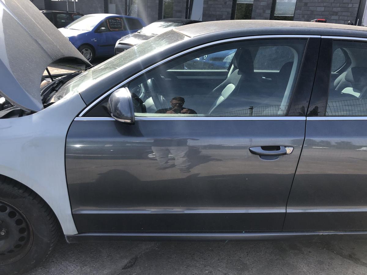 Skoda Superb 2 Typ 3T T&uuml;r vorn links Fahrert&uuml;r im Rohbau LF8J Anthrazitgrau