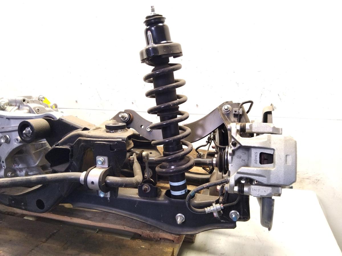 Mitsubishi Eclipse Cross original Elektromotor Hinterachse Achsschenkel Federbein