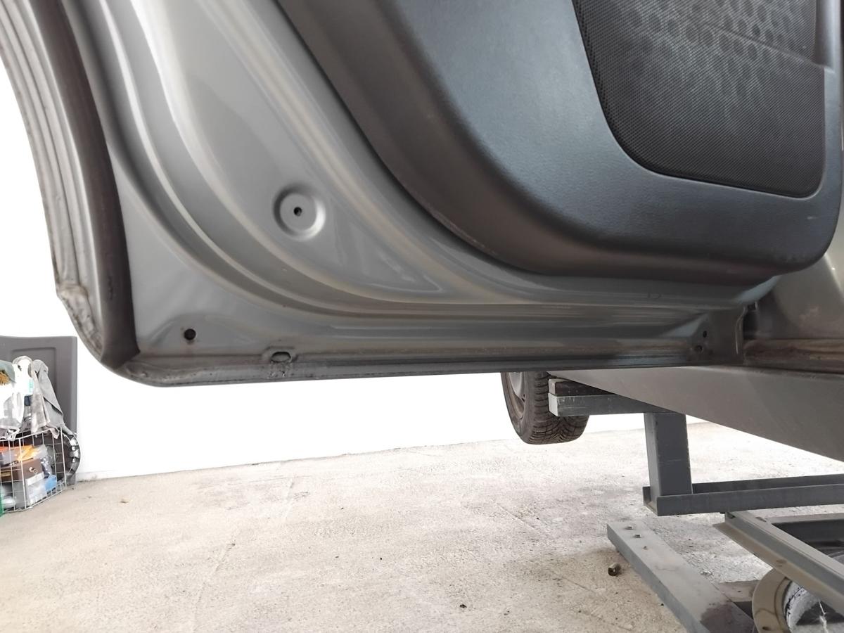 Volvo V50 II Kombi T&uuml;r hinten links 477 Electric Silber Metallic BJ2007