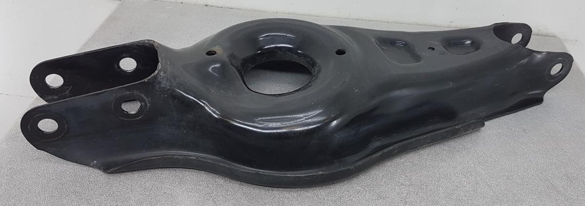 Tesla Model 3 Querlenker Hinterachse rechts unten Bj2019 1044451-00-F