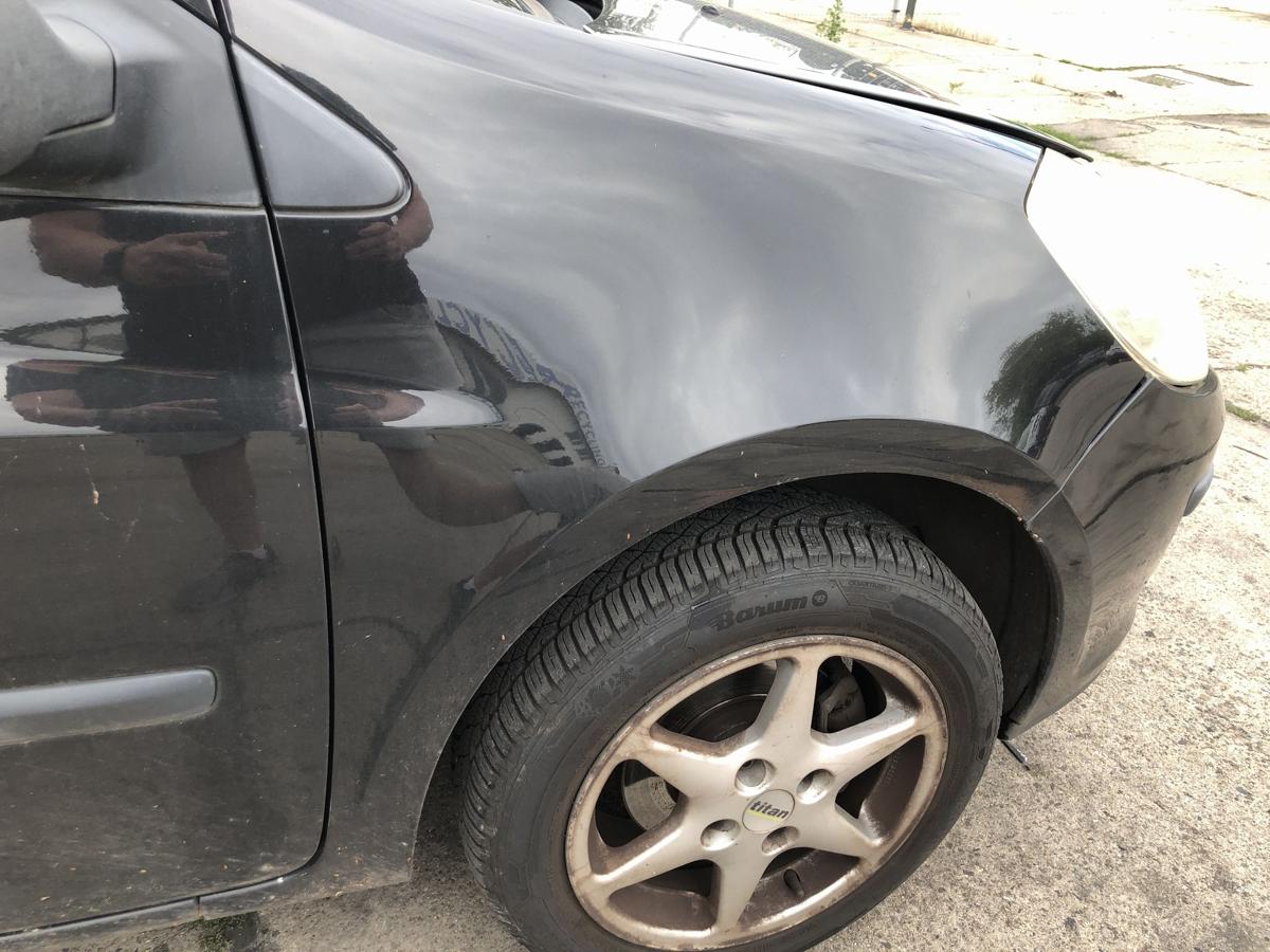 Renault Clio 3 III Grandtour Kotf&uuml;gel vorn rechts Beifahrer NV676 Noir Nacre