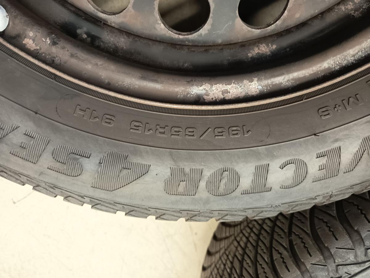 VW Golf V original Stahlfelgensatz mit Allwetterreifen 15 Zoll