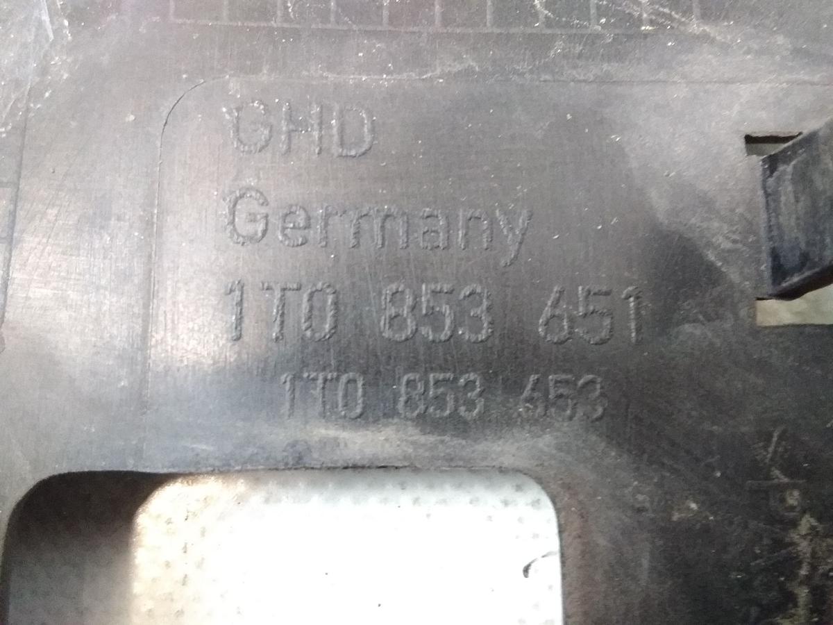 VW Touran 1T Bj.2003 original K&uuml;hlergrill mit Emblem und Chromrahmen