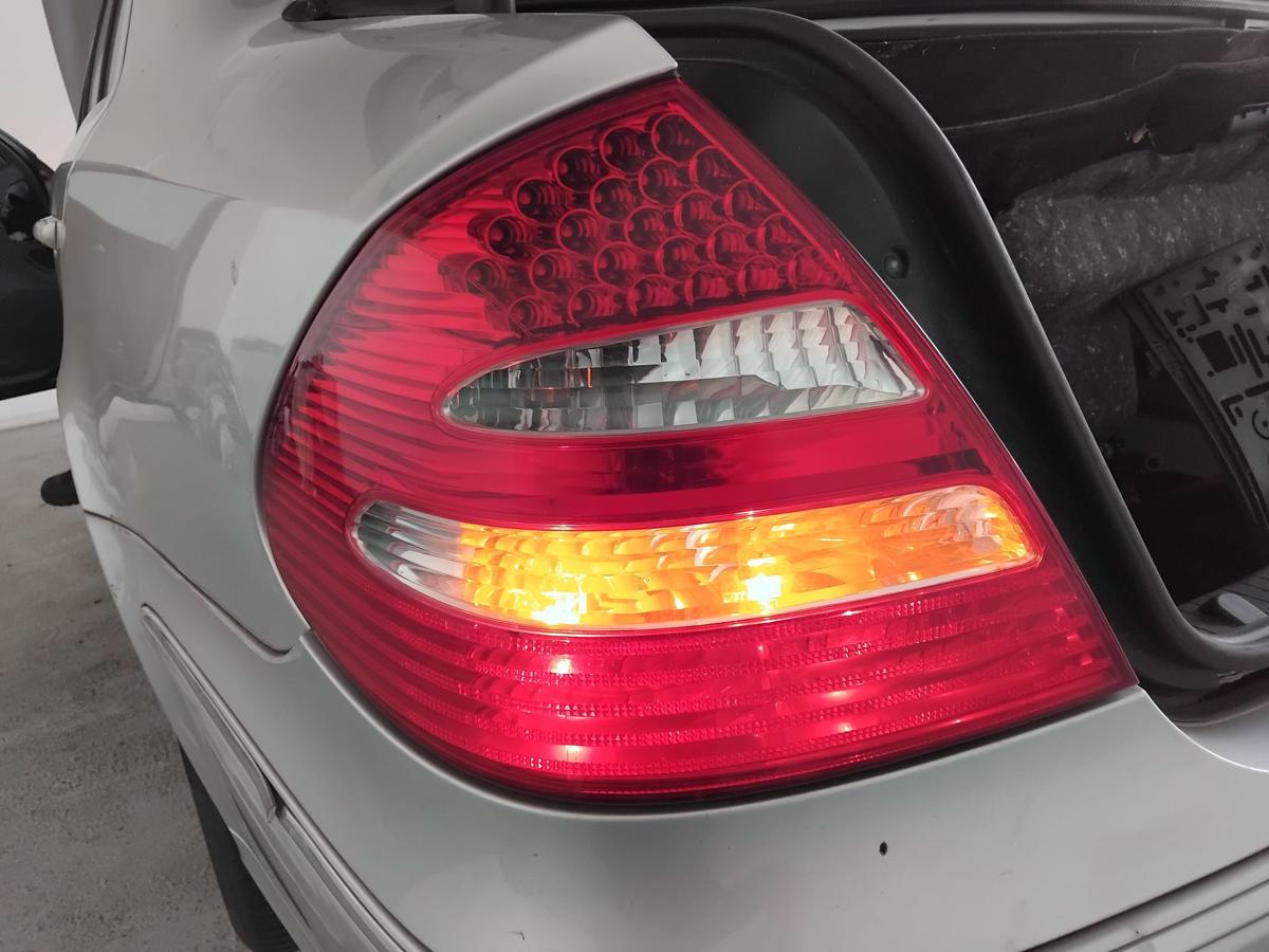 Mercedes E-Klasse W211 orig R&uuml;ckleuchte Heckleuchte links LED BJ2004 Limousine