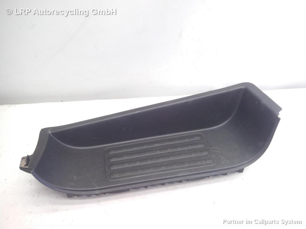 Verkleidung Stufe Vr 7H0863736B VW T5 (7h, Ab 04/03) BJ: 2003