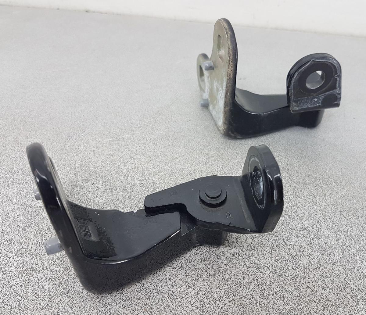 Tesla Model Y Satz T&uuml;rscharniere vorn rechts Bj2022 in PBSB schwarz solid black