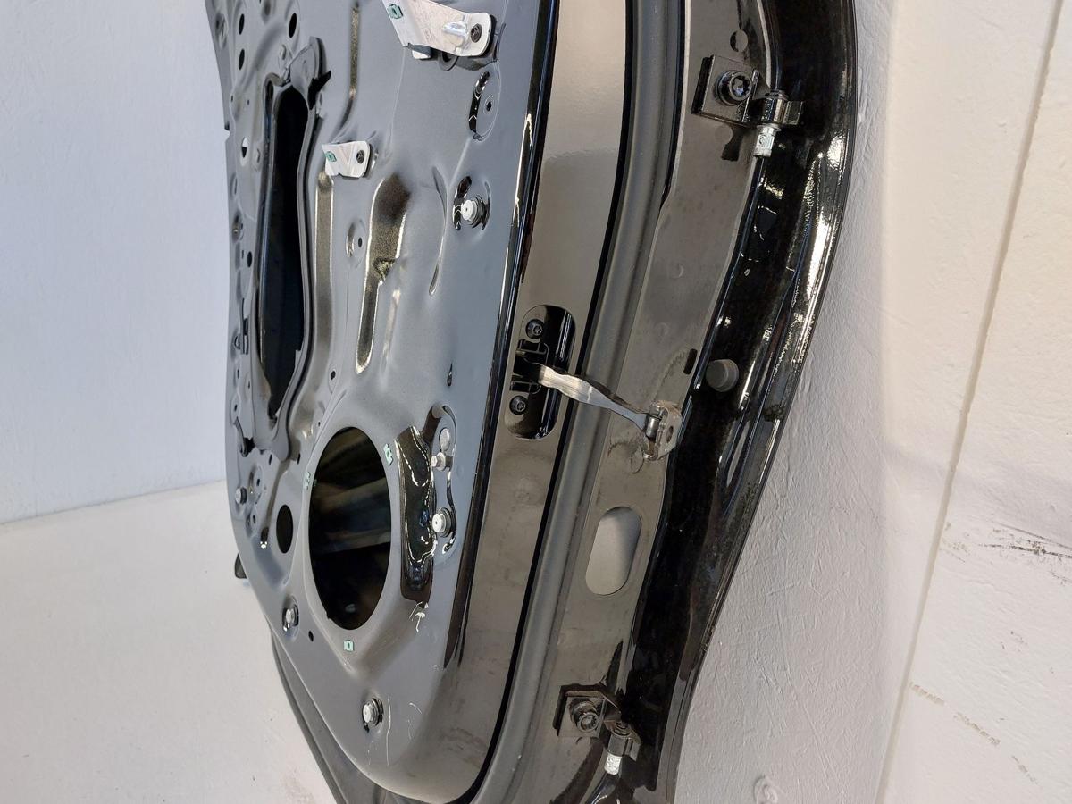 NIO EL6 Elektro SUV T&uuml;r hinten links Fondt&uuml;r im Rohbau Hintert&uuml;r schwarz