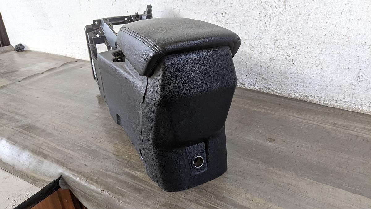 Ford Focus III DYB Mittelarmlehne Armlehne Mittelkonsole SD0526102436801