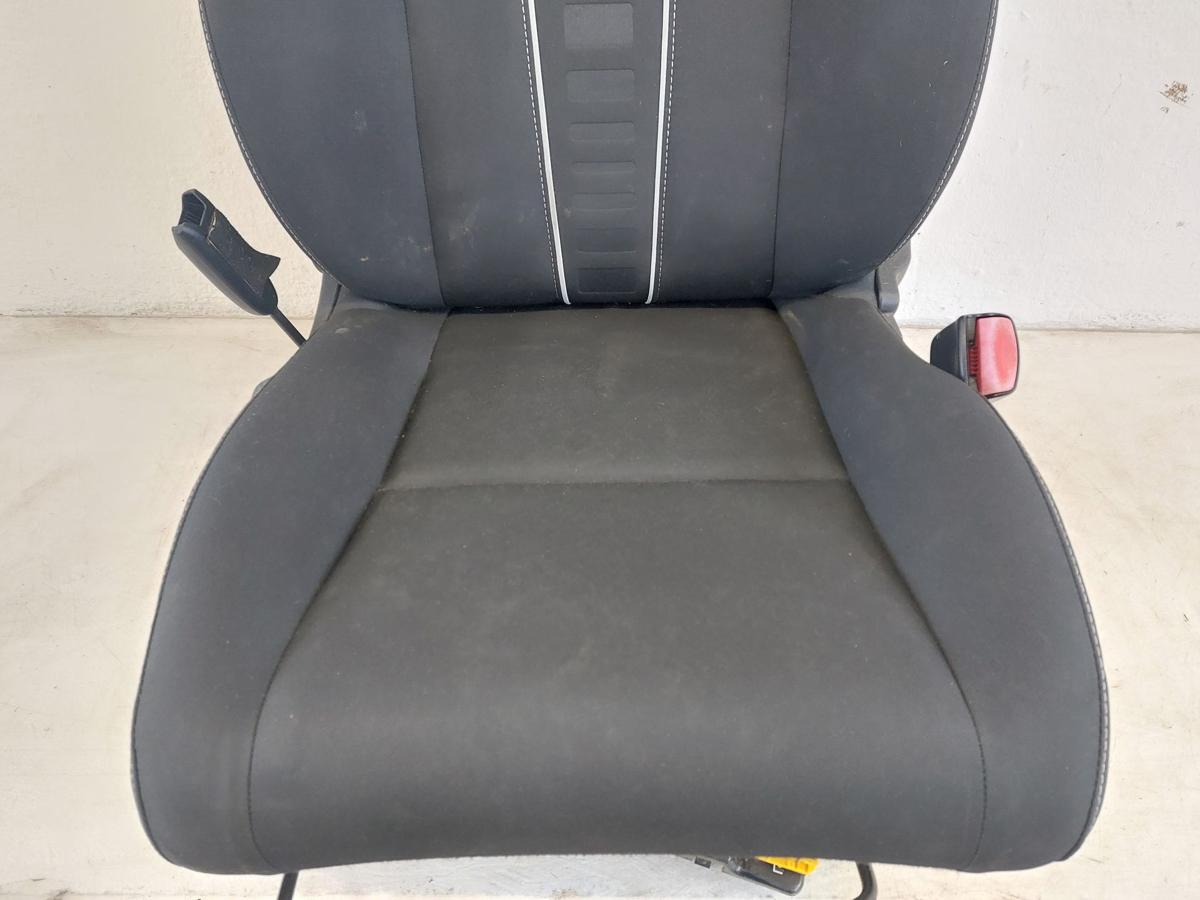 Renault Megane III 3 Sitz vorn rechts Beifahrersitz Stoff Heizung Stoffsitz