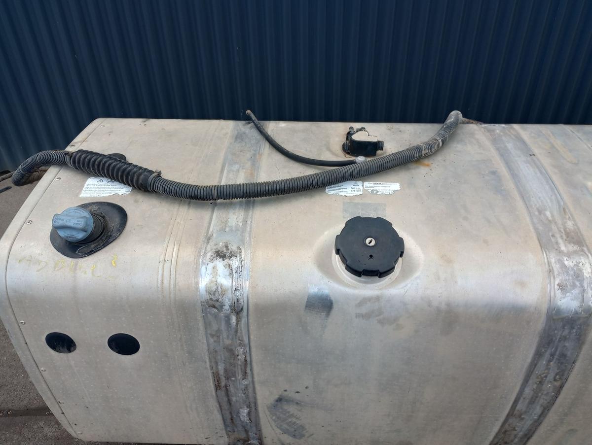 MAN TGS X 18.400 orig Kraftstofftank/ AdBlue /10,5L Diesel 294KW Bj 2009