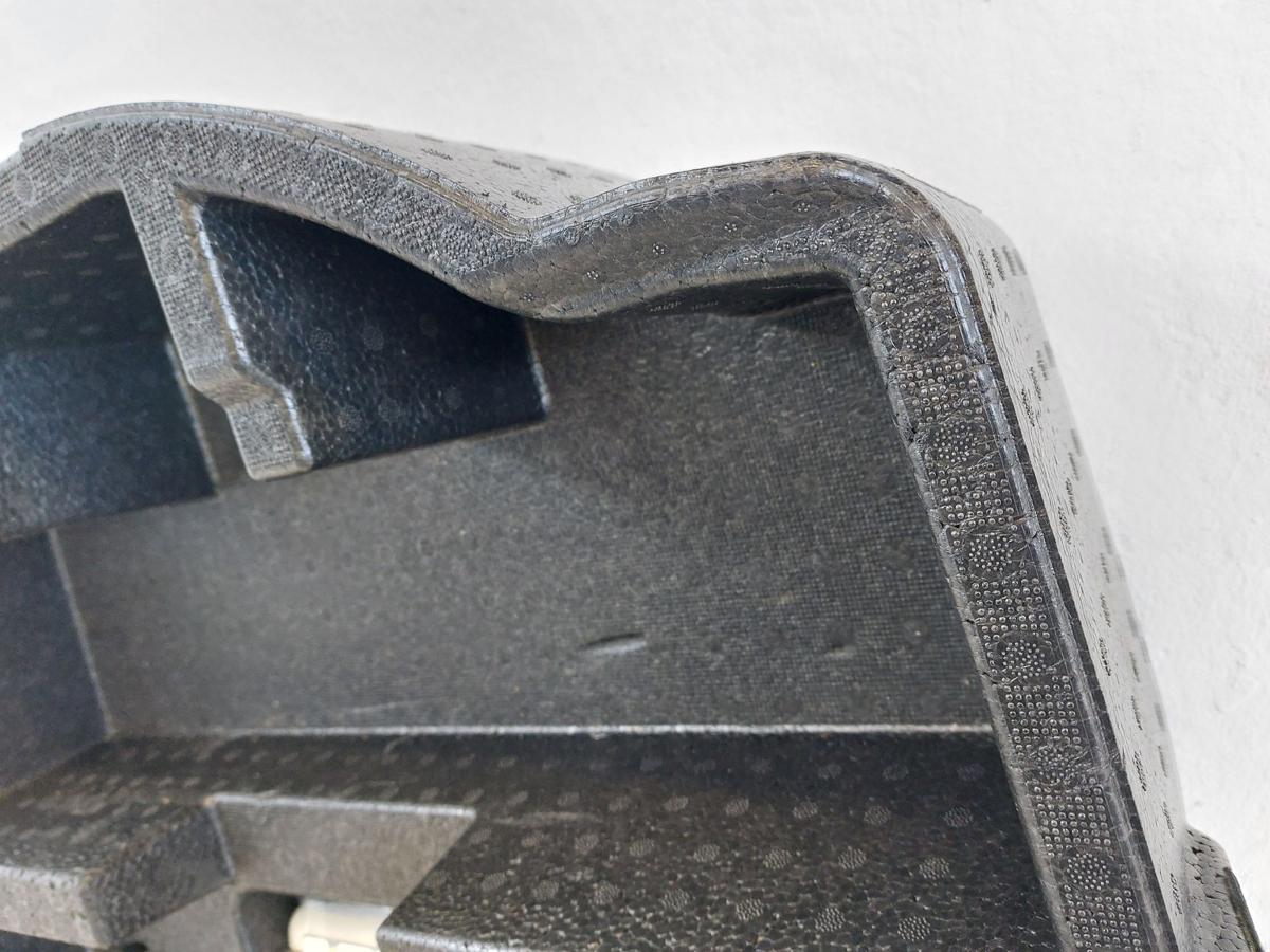 Toyota Yaris XP13 Schaumstoffeinleger Kofferraum mit Werkzeug Radschl&uuml;ssel