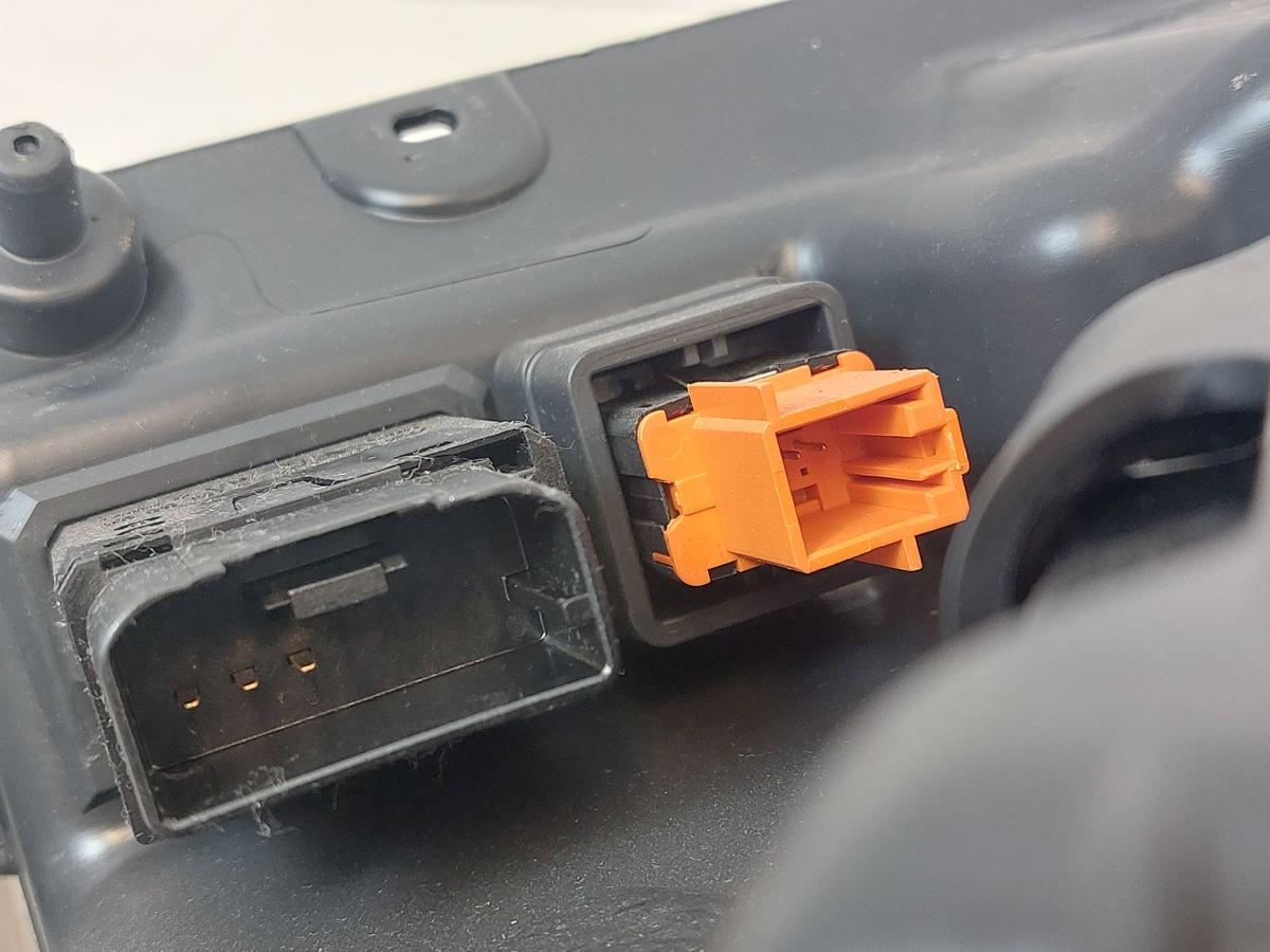 VW Polo 6R Handschuhfach rechts Handschuhkasten gek&uuml;hlt mit Media In Dose