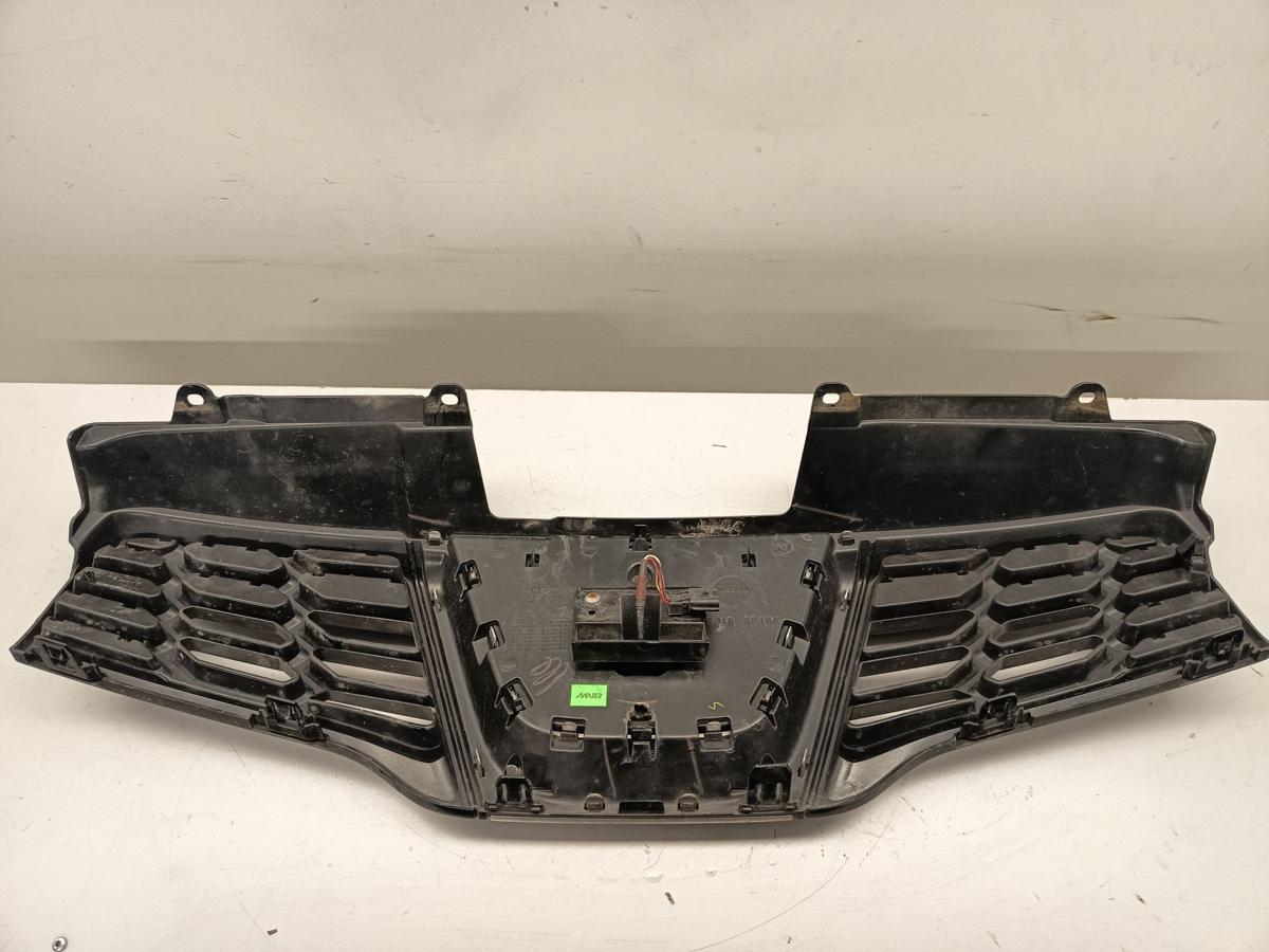 Nissan Qashqai J10 original K&uuml;hlergrill mit Frontkamera GAB Nightshade Bj 2013
