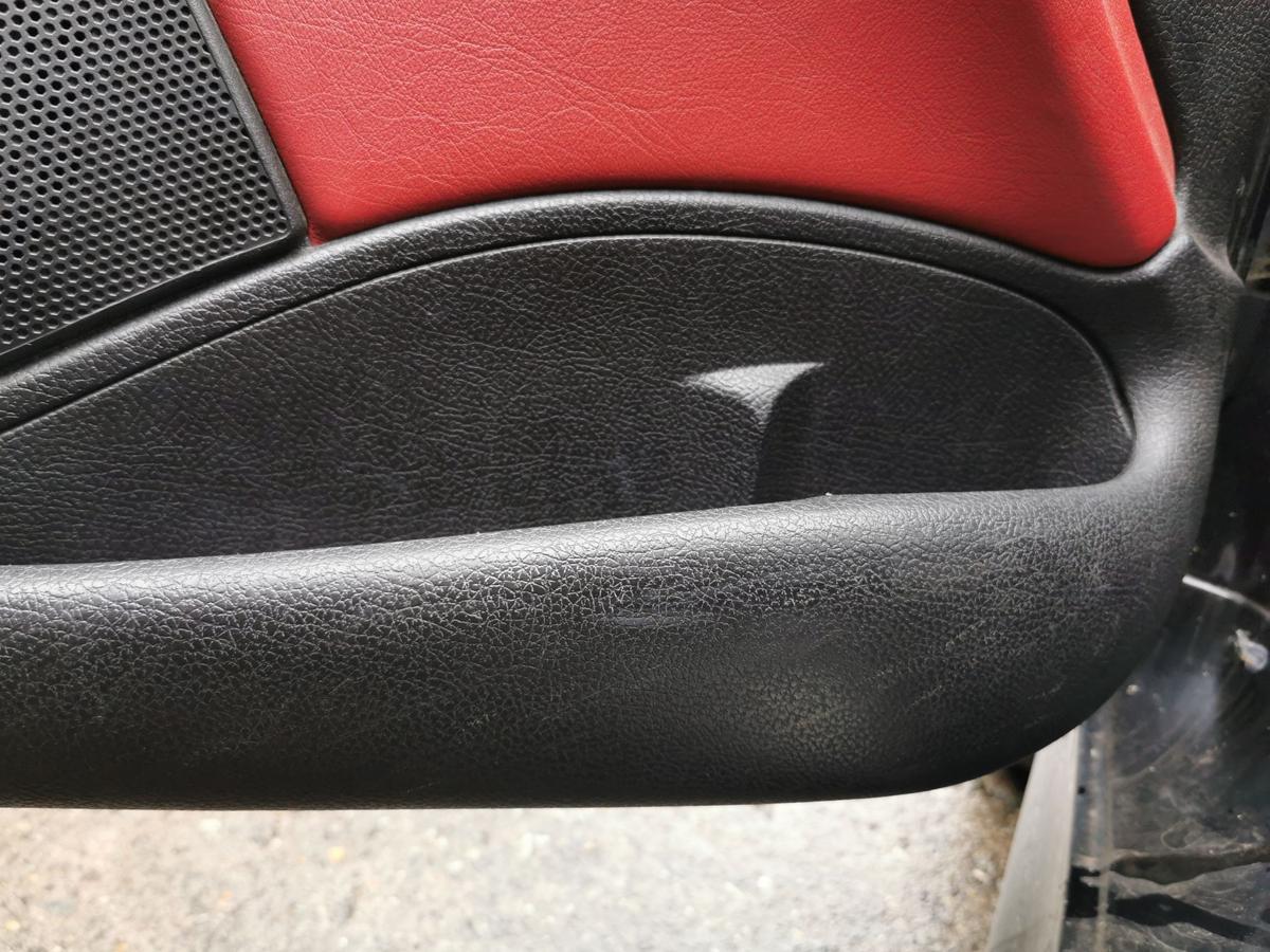 Peugeot 206 CC Türverkleidung Türpappe vorn links Leder rot schwarz