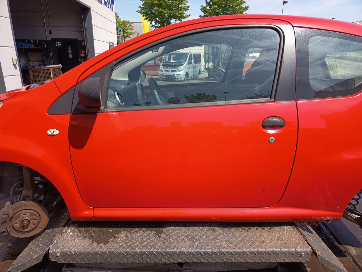 Peugeot 107 original Tür links Fahrer KJH Scarletrot Bj 2008