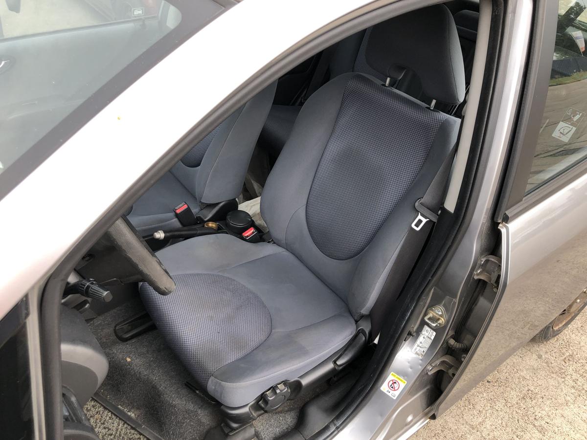 Honda Jazz Typ GD Sitz vorn links Fahrersitz Stoff ohne Heizung Autositz