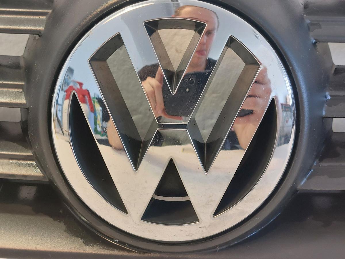 VW Polo 9N3 Kühlergrill Frontgrill Grill mit Logo OEM