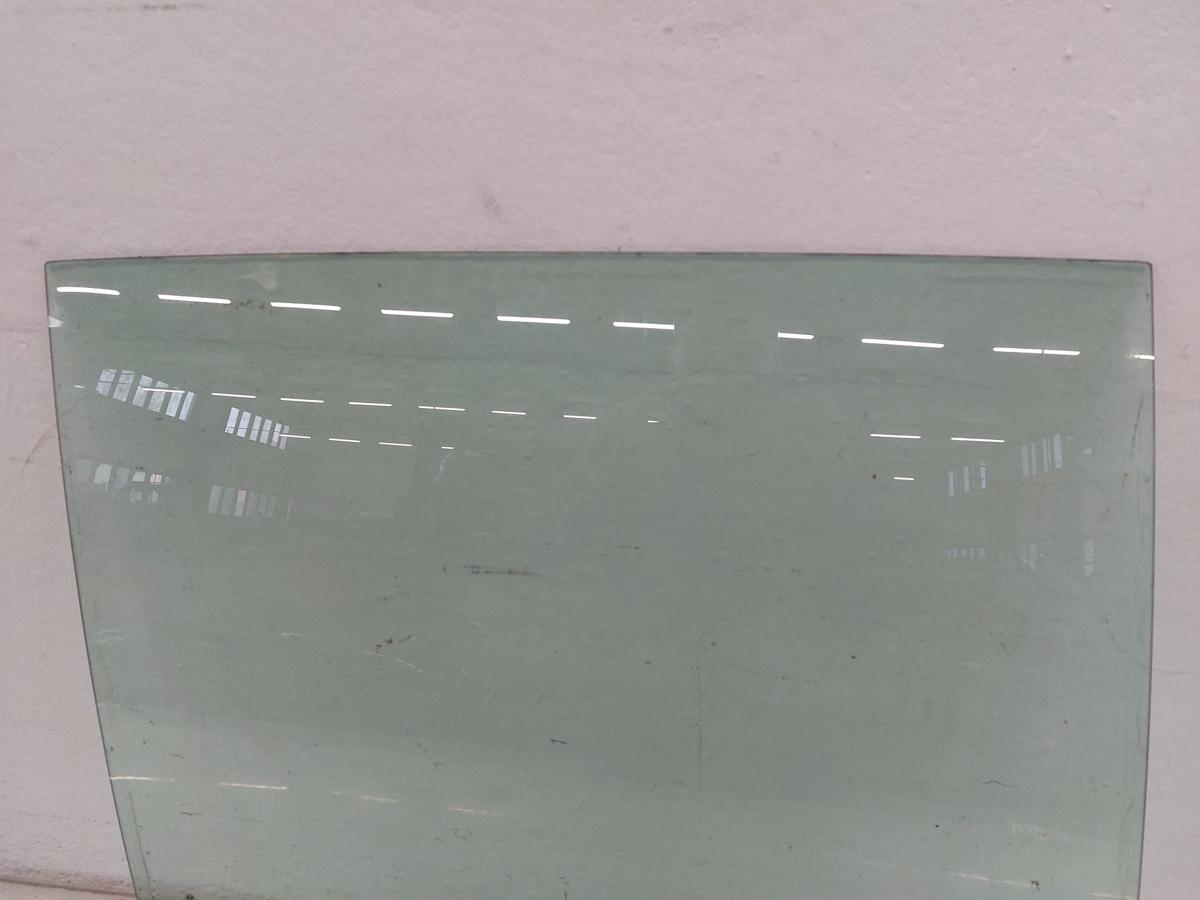 VW Golf Sportsvan AUV ab17 T&uuml;rscheibe hinten rechts coloriert Seitenscheibe