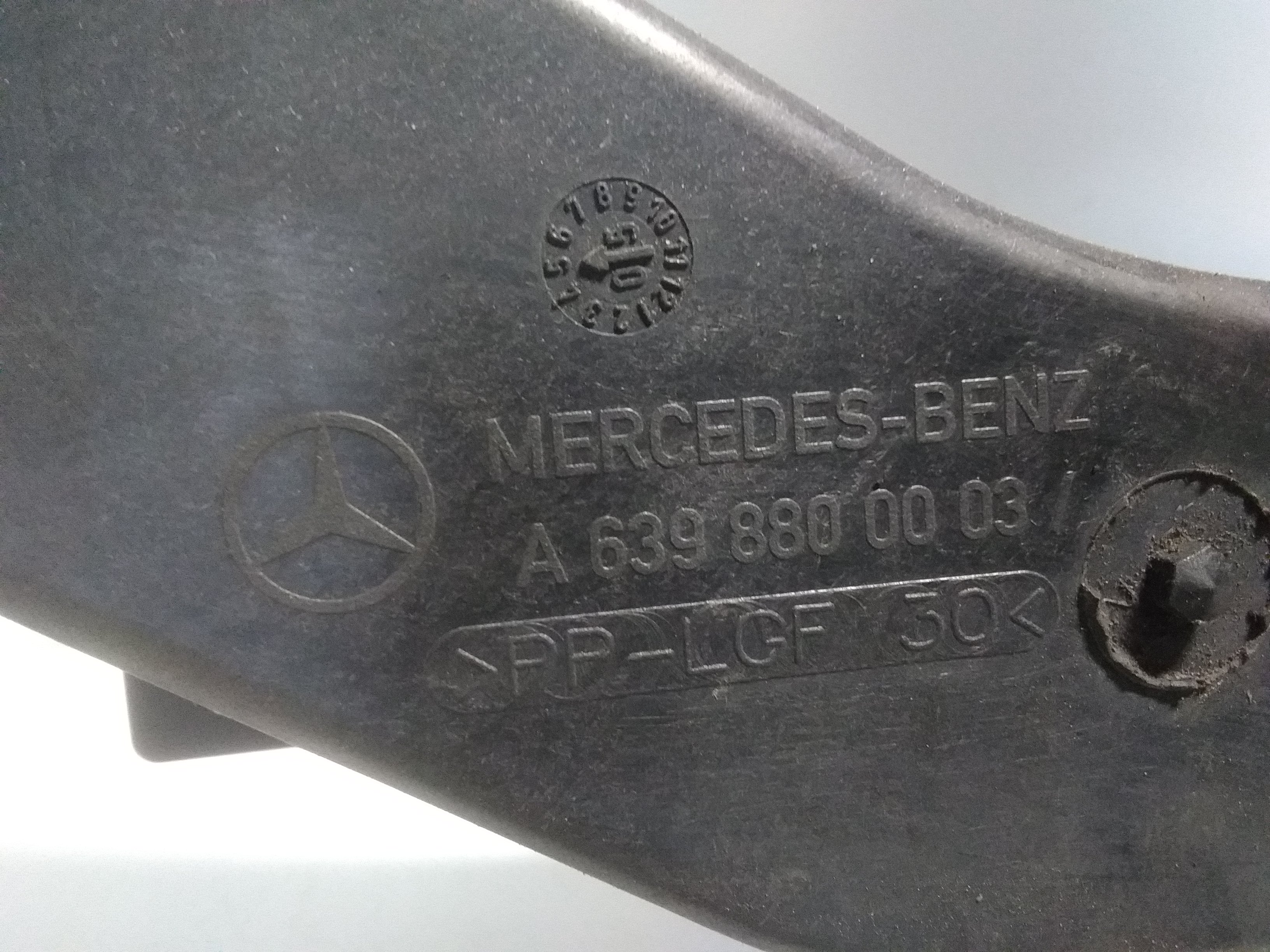 Mercedes Vito 639 Bj.2005 original Schloßträger Frontmittelteil Frontmodul
