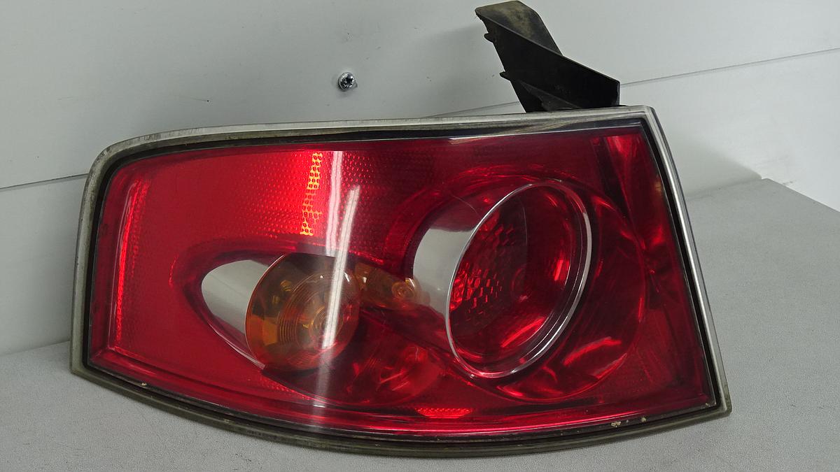 Seat Ibiza 6L Bj2004 Rückleuchte Rücklicht außen links in rot 6L6945095A 6L6945111