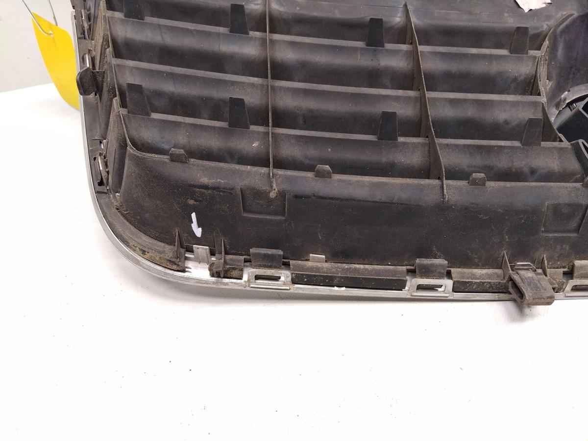 VW Passat 3BG original K&uuml;hlergrill mit Emblem BJ2001