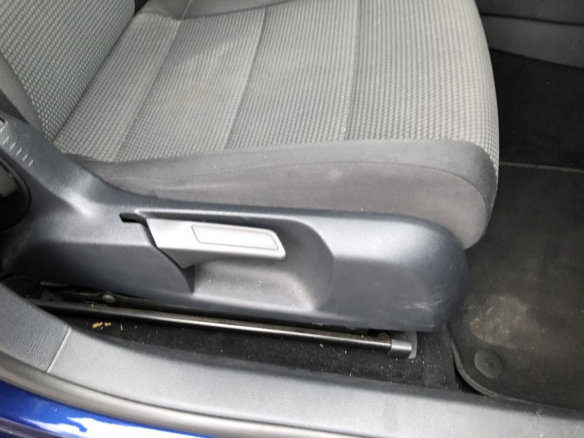 VW Golf 6 VI Variant Sitz vorne rechts Beifahrersitz Stoff