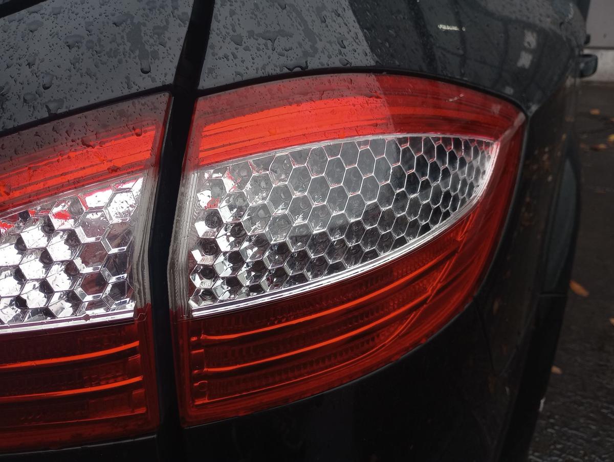 Ford Mondeo IV Kombi orig Rückleuchte außen rechts vor Facelift Bj 2010