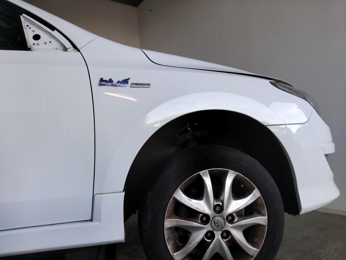 Hyundai i30 CW Kombi FD orig. Kotflügel vorn rechts weiss 7F BJ2010 ohne Blinker