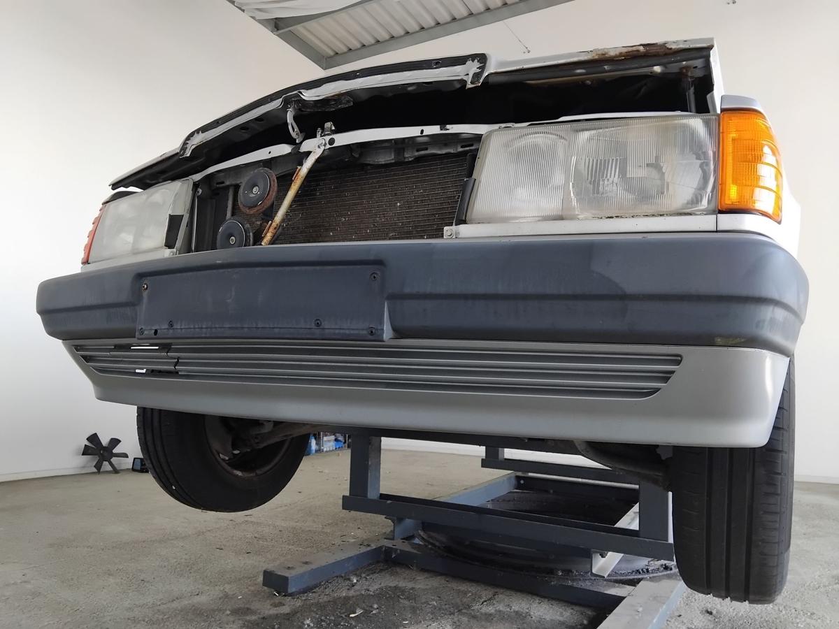 Mercedes 190 W201 original Sto&szlig;stange Sto&szlig;f&auml;nger vorn BJ1991 Mopf 744 brillantsilbermetallic