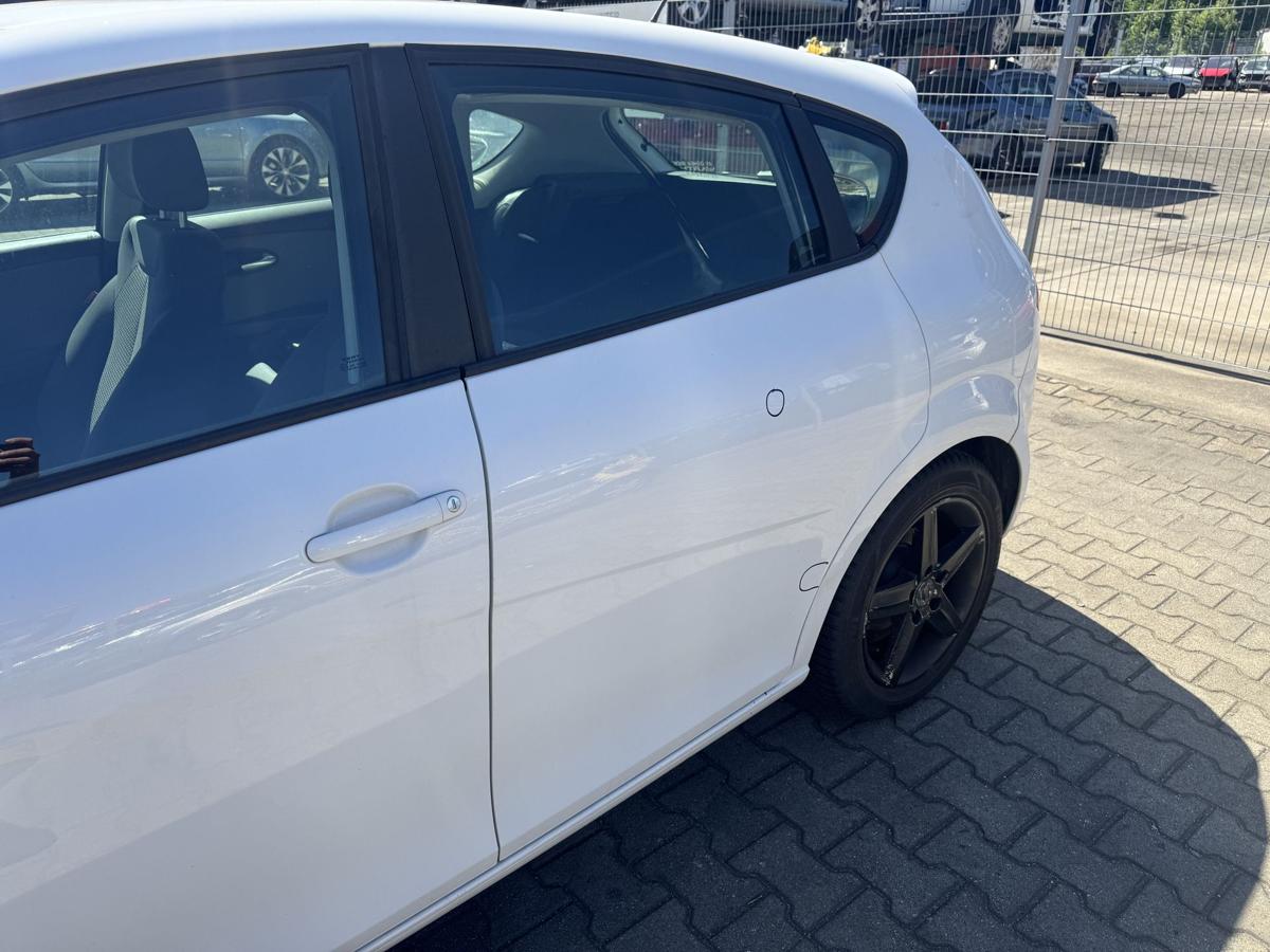Seat Leon 1P original T&uuml;r hinten links LB9A Candyweiss Rohbau Bj.2010