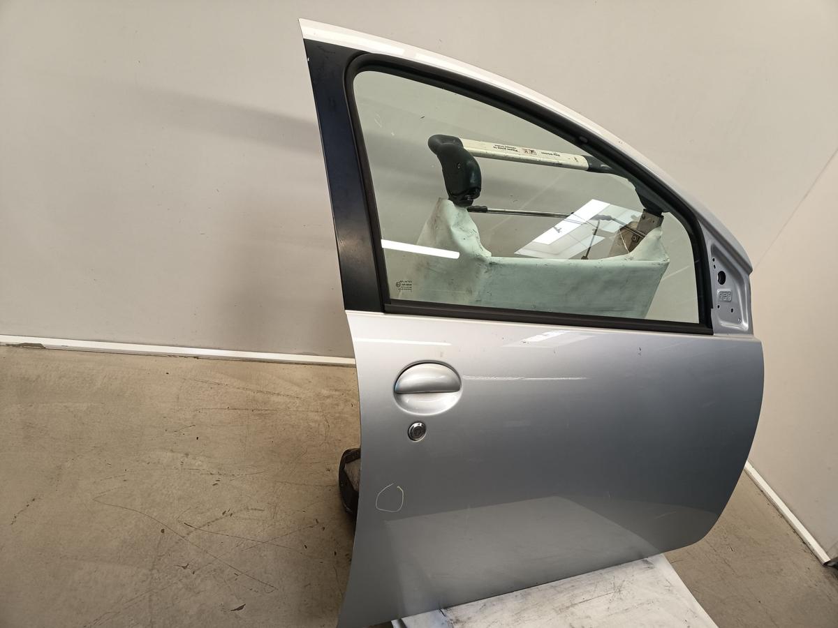 Toyota Aygo original Tür vorn rechts Beifahrer 1E7 Merlansilber Bj 2009