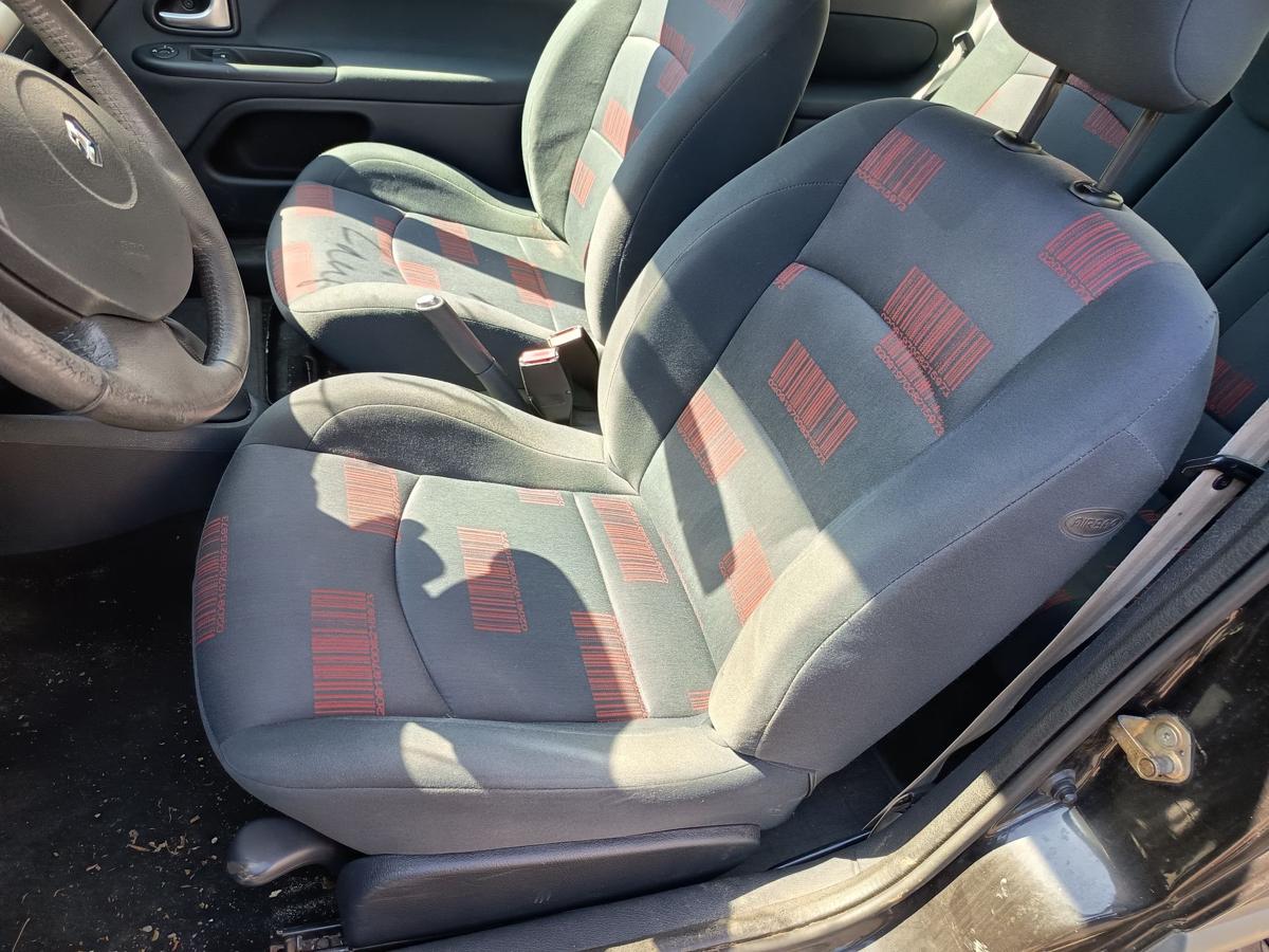 Renault Clio II orig Sitz vorn links 3-türer Fahrersitz klappbar Bj 2005