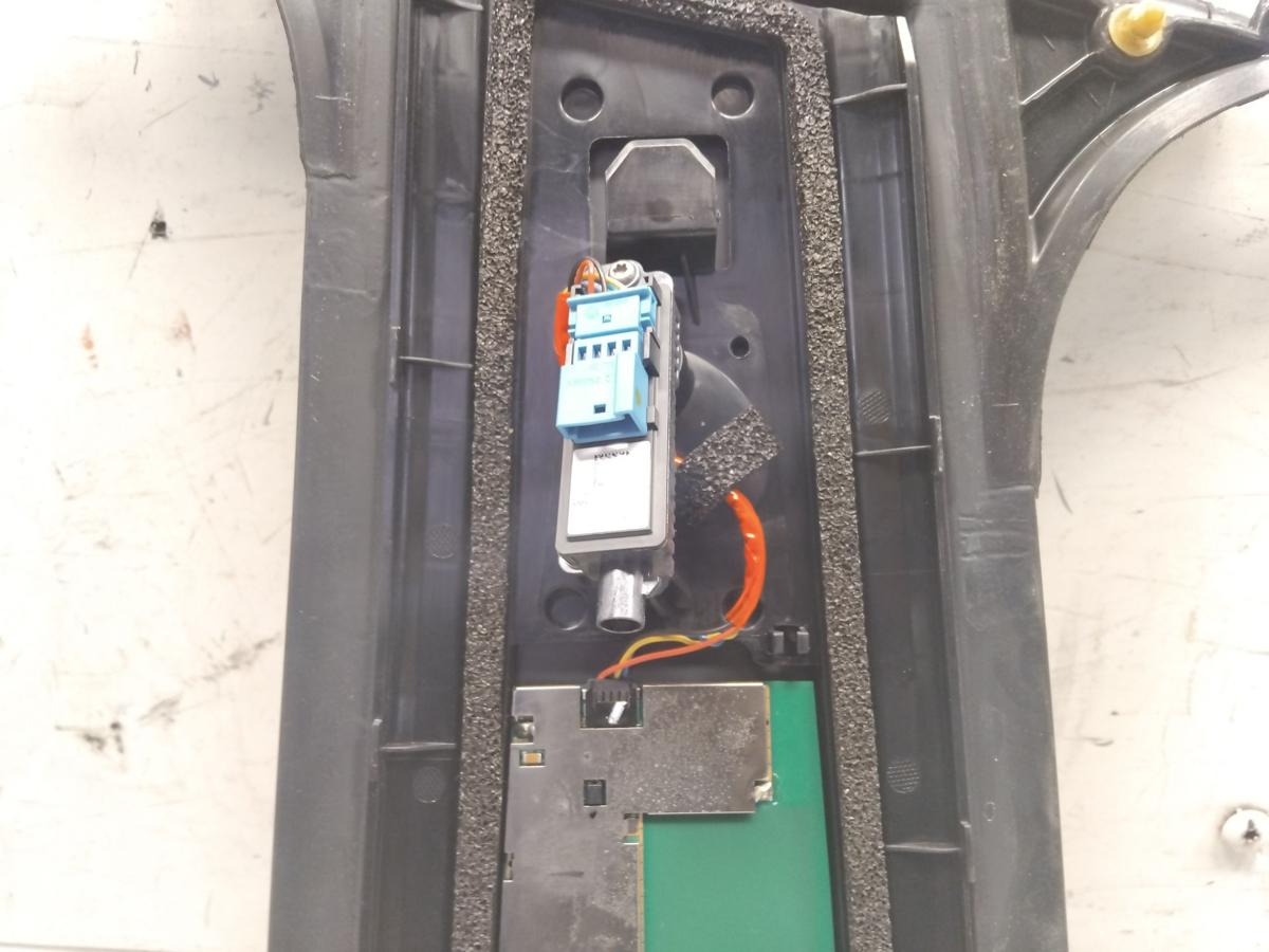 Tesla Model Y original Blende B-S&auml;ule links mit Kamera 151625500E BJ2023