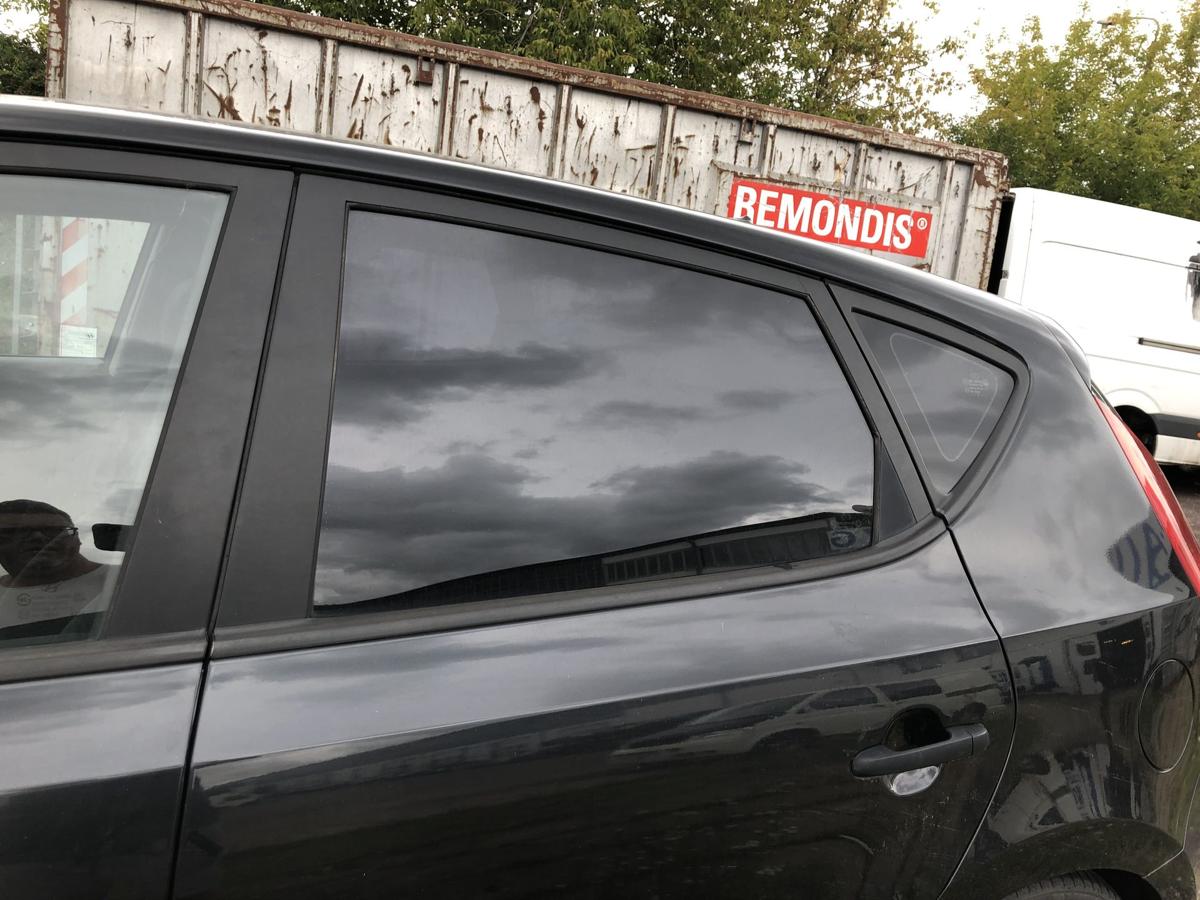Hyundai i30 FD Tür hinten links Fondtür im Rohbau vom 5trg 9F Stone Black Perl