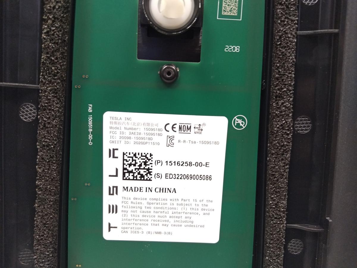 Tesla Model Y original Blende B-S&auml;ule rechts mit Kamera BJ2023