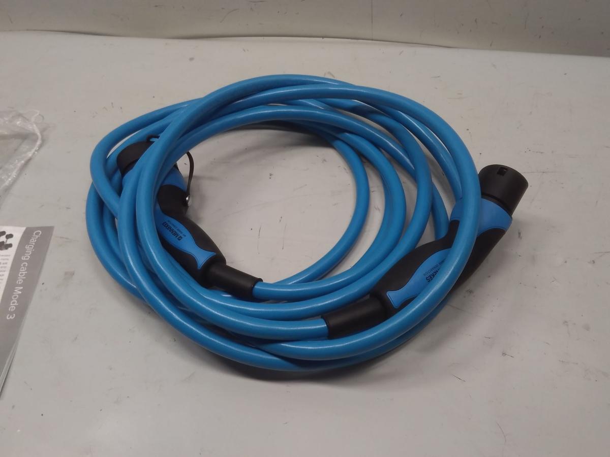 Tesla Model Y Ladekabel Meter Menekes Mode 3 ca. 6,4 Meter