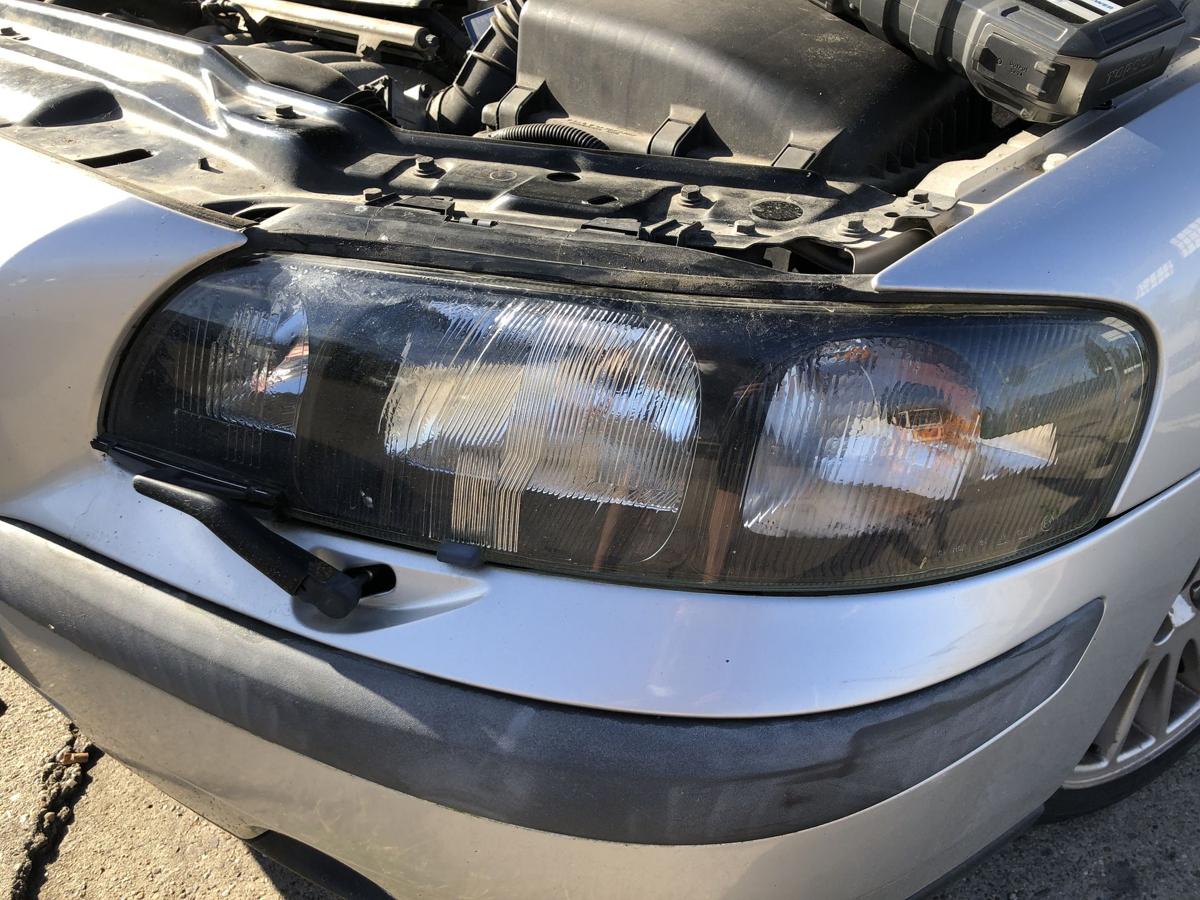 Volvo S60 Typ P24 Scheinwerfer links Hauptscheinwerfer Halogen Schaden Valeo