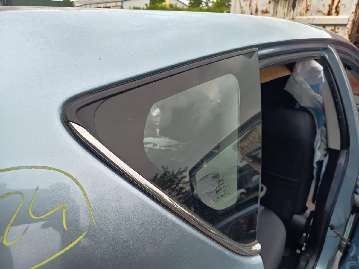 Toyota Auris E18 Limo original Seitenscheibe hinten rechts Fond C S&auml;ule Bj 2013