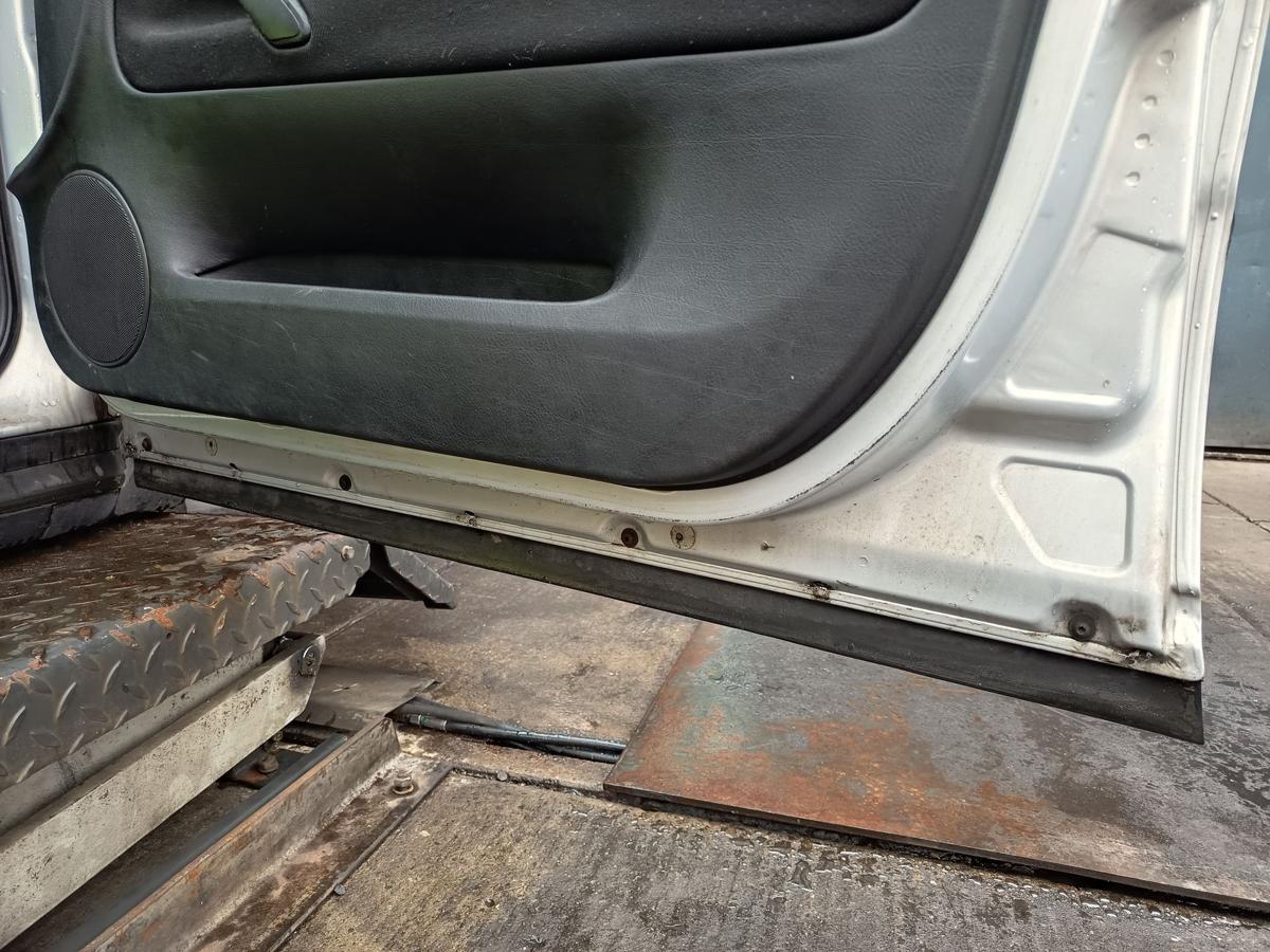 VW Passat 3B original T&uuml;r vorn rechts Beifahrer B7Z Satinsilber Bj 1997
