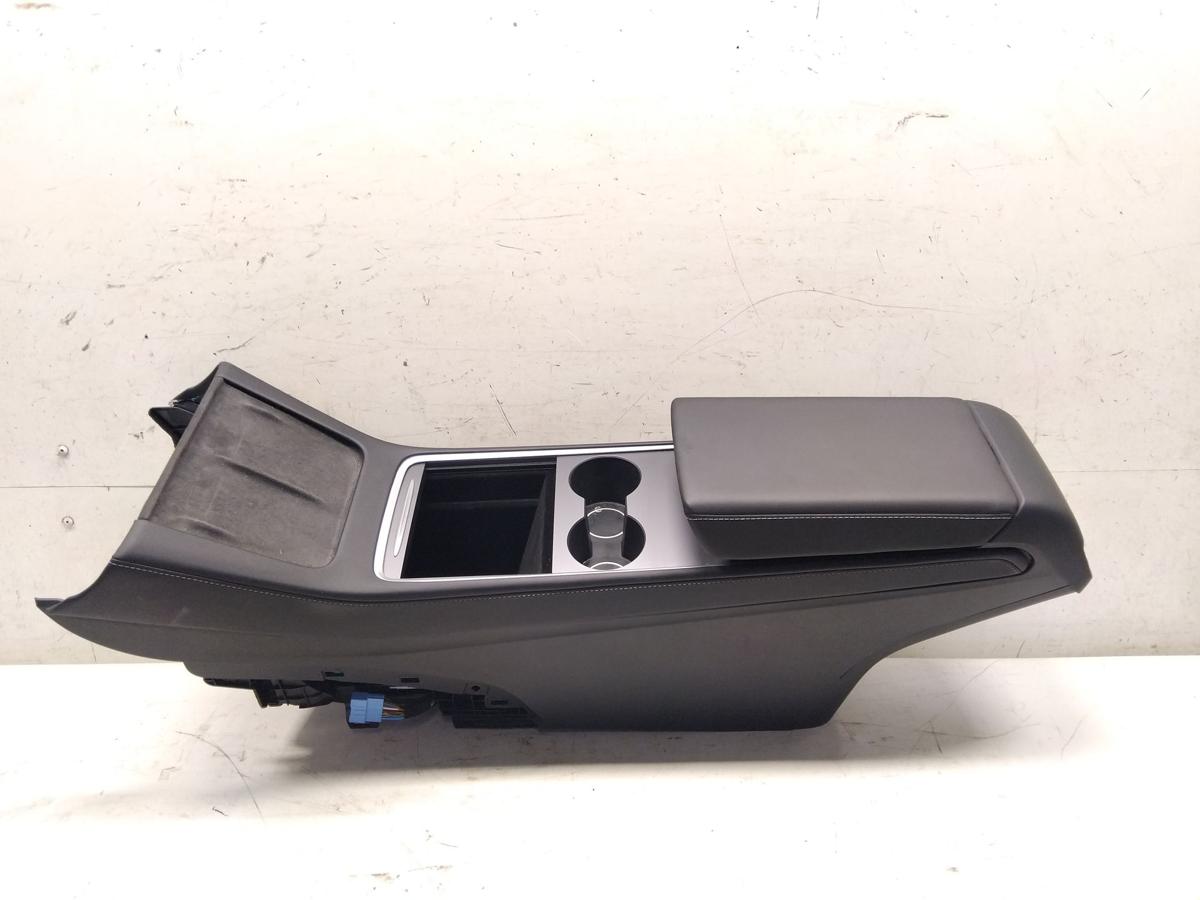 Tesla Model Y original Mittelkonsole Tunnelverkleidung mit Mittelarmlehne BJ2023
