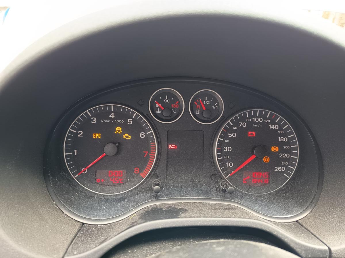 Audi A3 8P original Kombiinstrument Tacho 8P0920900M Bj 2005