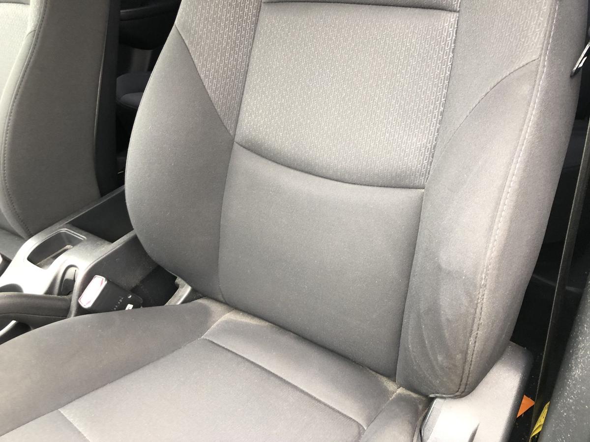 Hyundai i30 FD Sitz vorn links Fahrersitz Stoff ohne Heizung Autositz