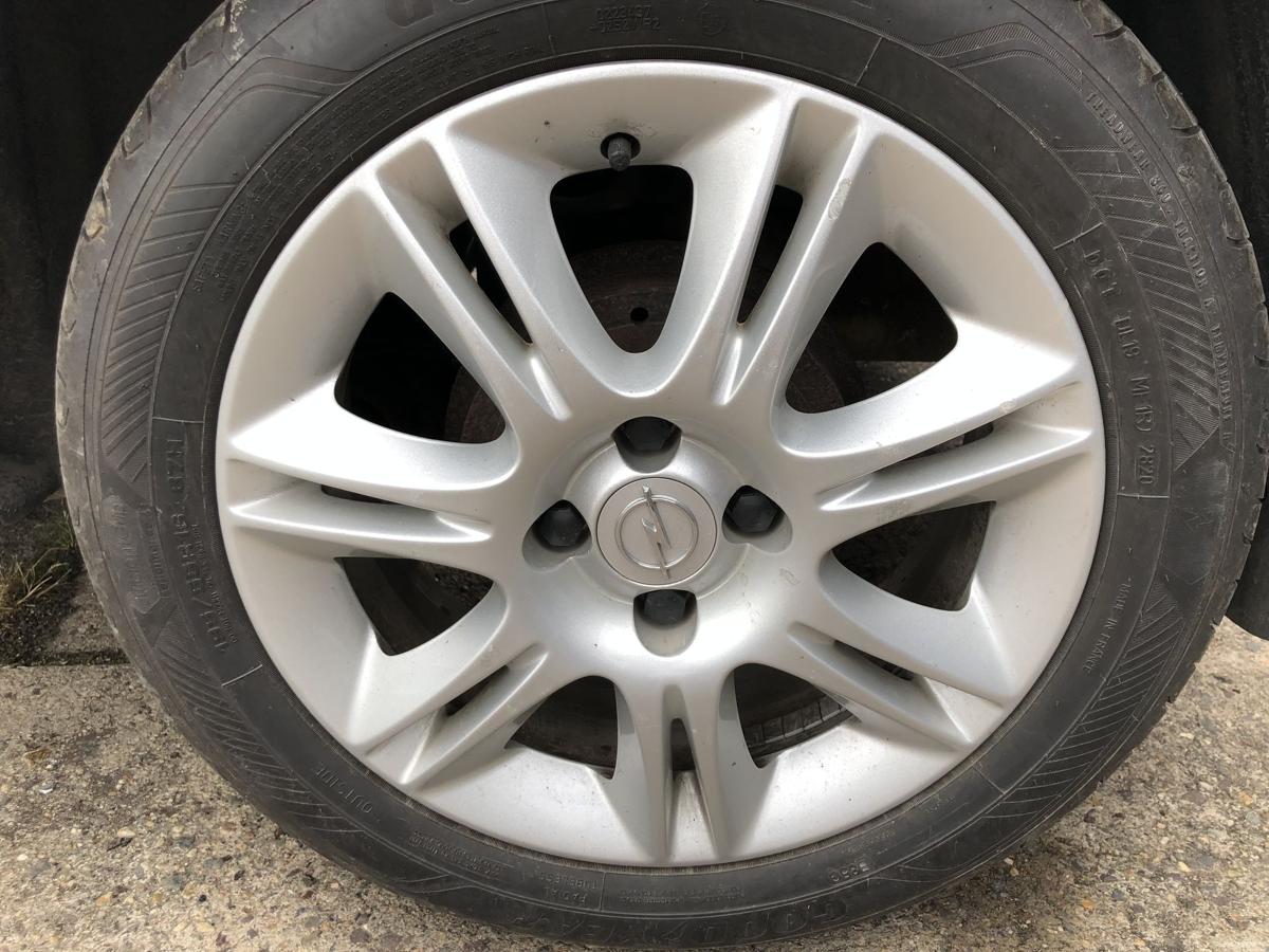 Opel Corsa D Radsatz Komplettradsatz Alufelgen OEM 16 Zoll 195 55 R16 Conti