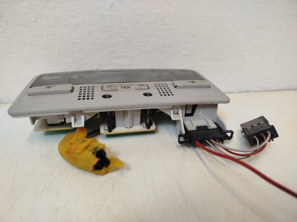 VW Passat 3BG W8 Innenleuchte Leseleuchte Ambientebeleuchtung Schaden Text lesen