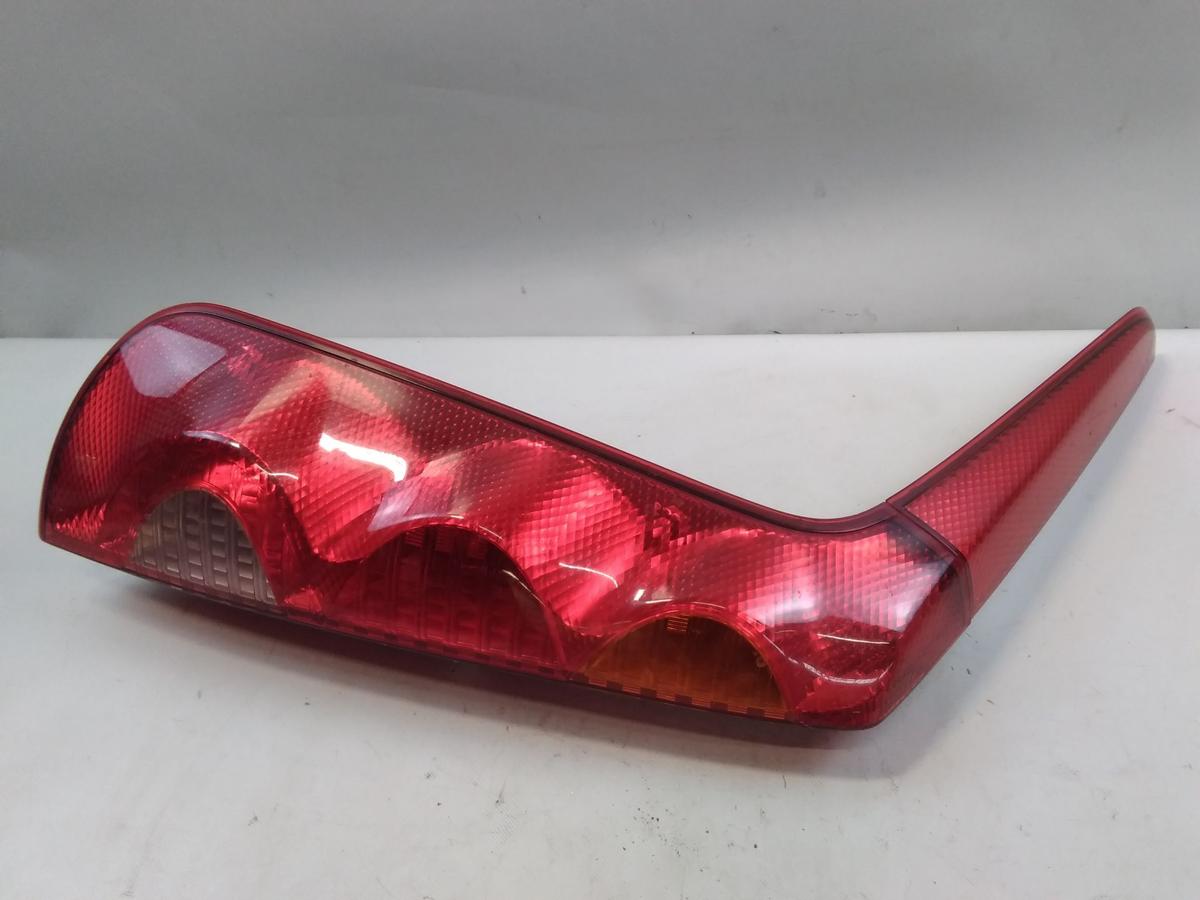 Nissan Note E11 original R&uuml;ckleuchte Heckleuchte links mit Blende oben BJ2006