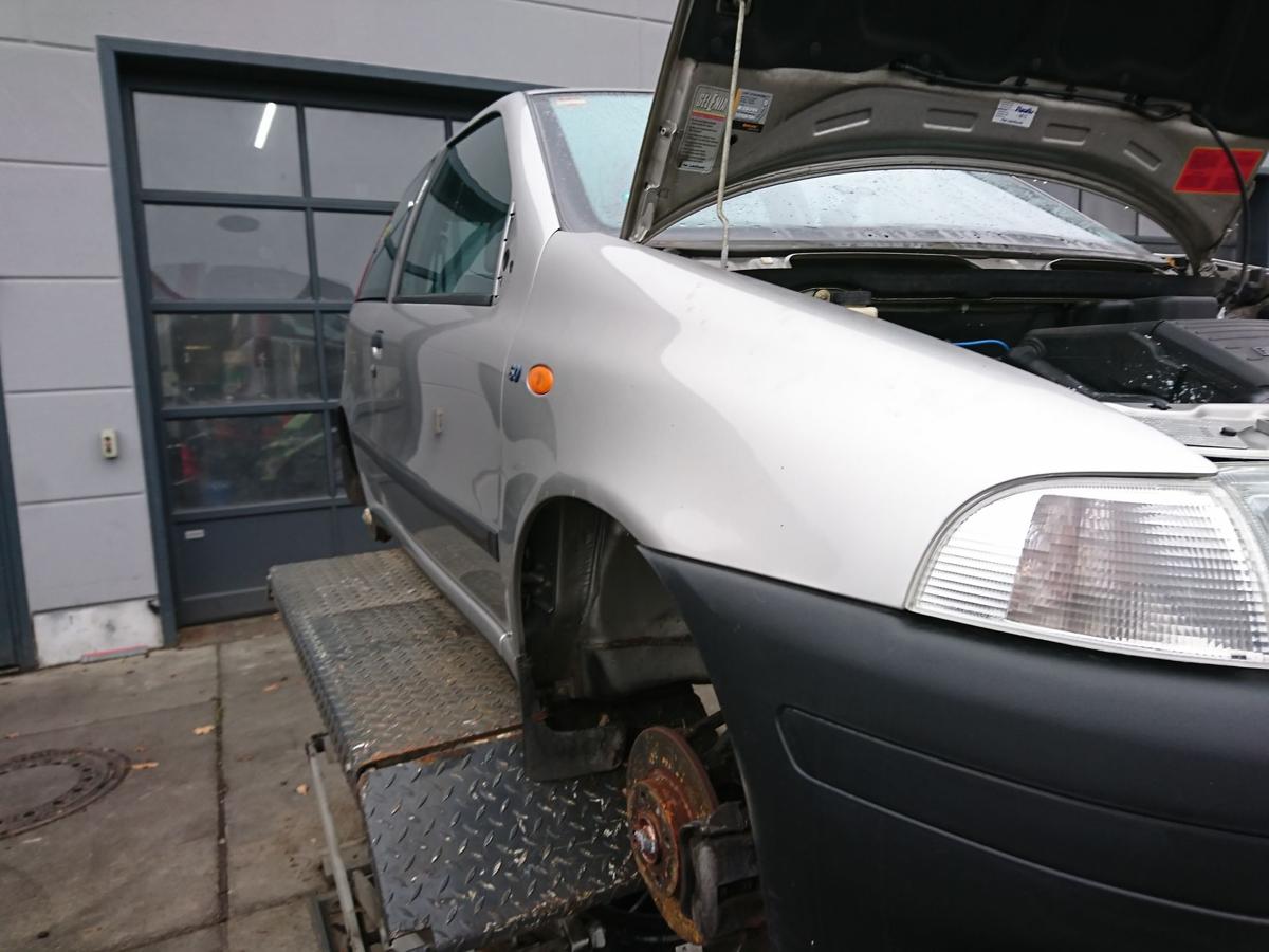 Fiat Punto 176 orig Kotflügel rechts 612/A Minimalgrau met Bj 1995