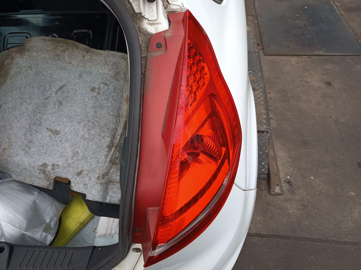 Ford Fiesta VI JA8 original R&uuml;ckleuchte rechts vor Facelift Bj 2009