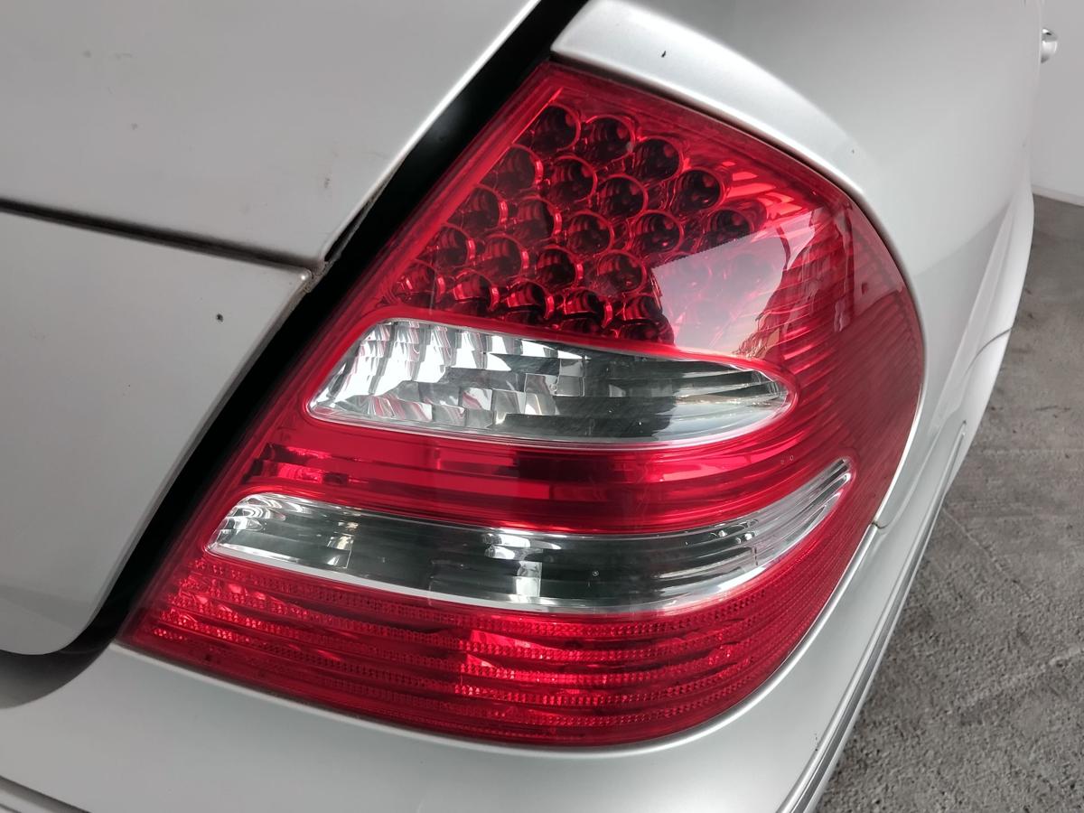 Mercedes E-Klasse W211 orig R&uuml;ckleuchte Heckleuchte rechts LED BJ2004 Limousine