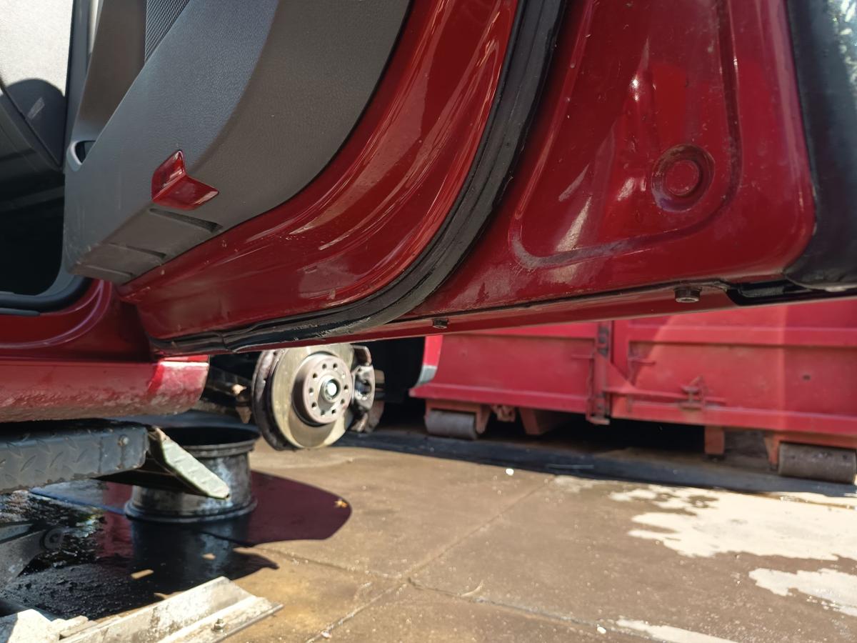 VW Golf V 5 orig Tür vorn rechts 5-türer Beifahrertür LA3W Red Spice met. Bj 04